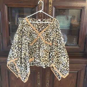 Leopard print top size M
